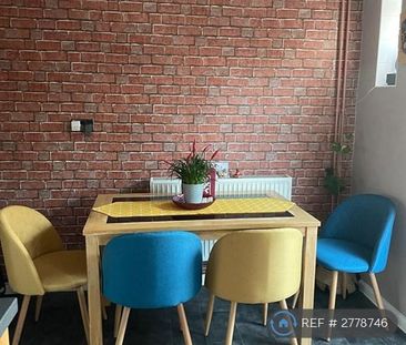 2 bedroom terraced house to rent - Photo 4