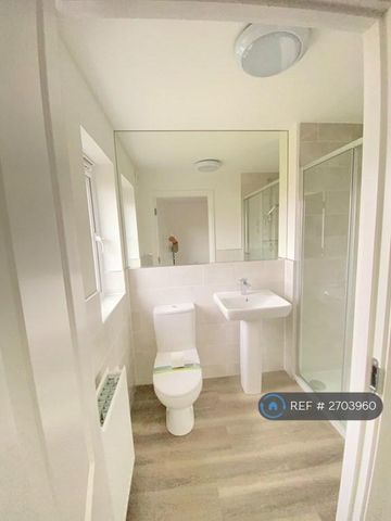 4 bedroom detached house to rent - Photo 5