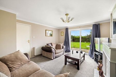 2 bedroom semi-detached bungalow to rent - Photo 2