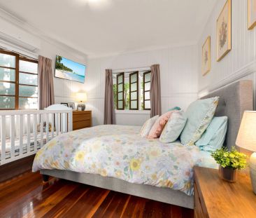 A Charming Family Home in a Leafy Holland Park West Pocket - Photo 4