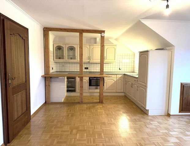 Igel-Schauinsland, ansprechende 3-Zimmer-Dachgeschosswohnung mit EBK und Garten - Foto 1