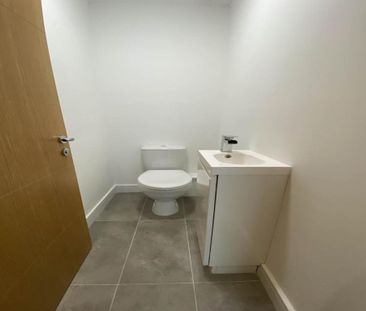 3 bedroom flat to rent - Photo 6