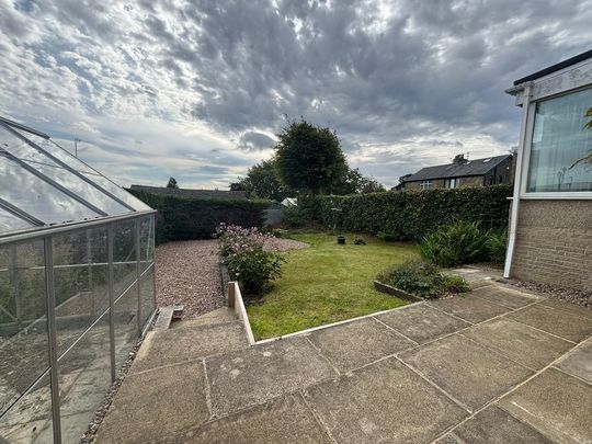 3 bedroom semi-detached bungalow to rent - Photo 1