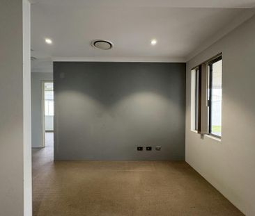 GREAT FAMILY HOME - Photo 2