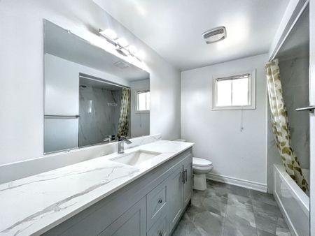 For Lease - 4485 Jenkins Crescent, Mississauga, Ontario - Photo 2