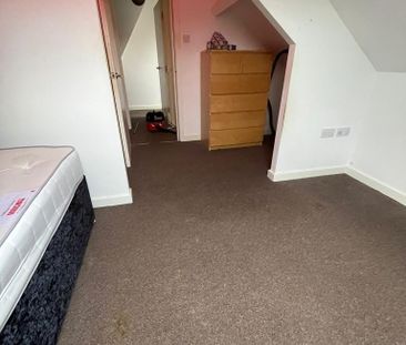4 bedroom flat share to rent - Photo 4