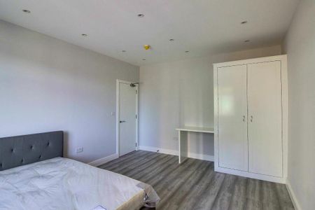 1 bedroom in a house share to rent - Photo 2