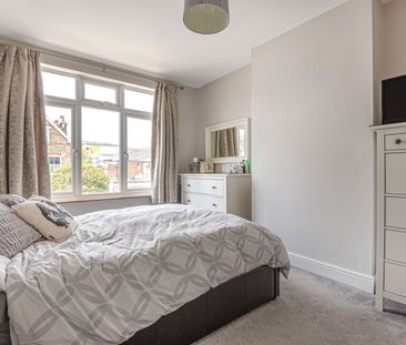 Semi-detached House to rent - Merchland Road, London, SE9 - Photo 6