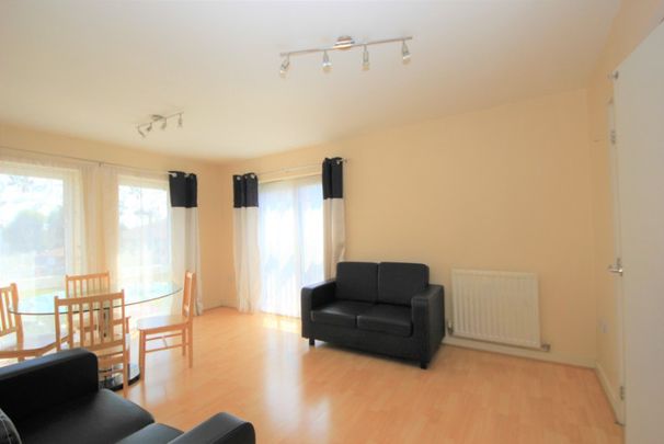 Fortune Avenue, Edgware, HA8 - Photo 1