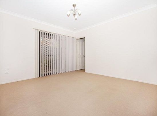 Conveniently Located 3-Bedroom Home – Walk to Westridge Shopping Centre - Photo 1