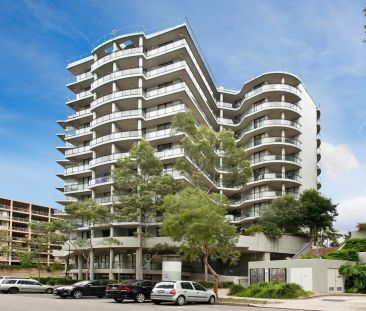 Spacious Two-Bedroom Apartment with Resort-Style Facilities - Photo 1