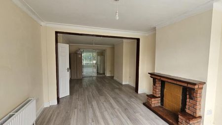 3 bedroom end of terrace house to rent - Photo 2