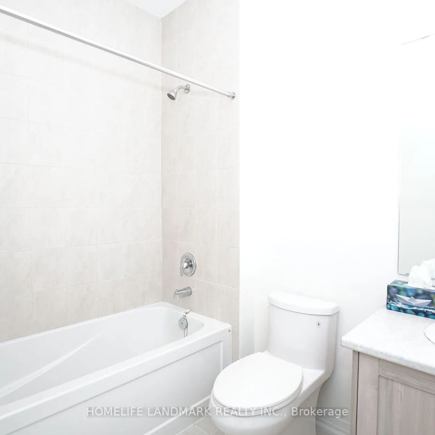 Condo Townhouse For Lease | N9246880 - Photo 1