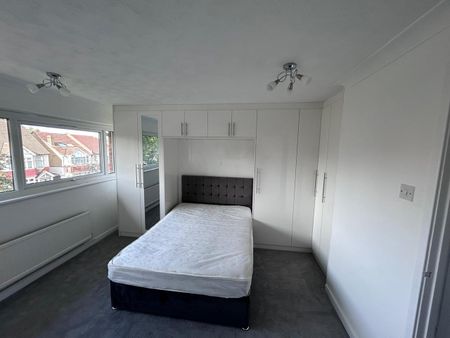 2 Bed Flat, Ashburton Road, CR0 - Photo 5