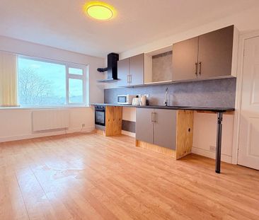 3 bedroom apartment to rent - Photo 5