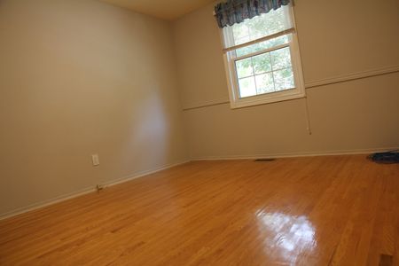 For Lease - 3121 Victoria Street, Oakville, Ontario - Photo 2