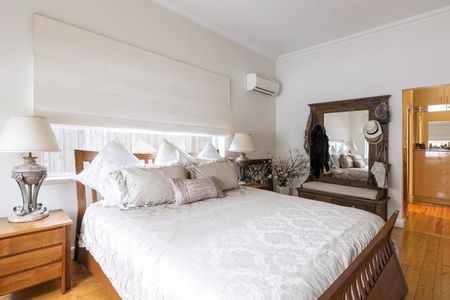 Stunning Family Home Renovated to Perfection! - Photo 2