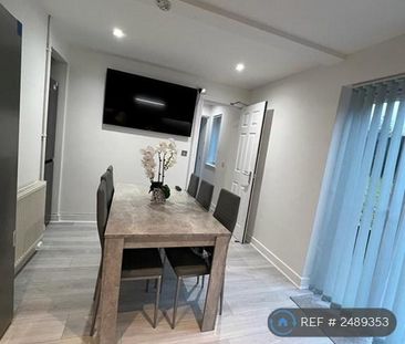 1 bedroom in a house share to rent - Photo 1