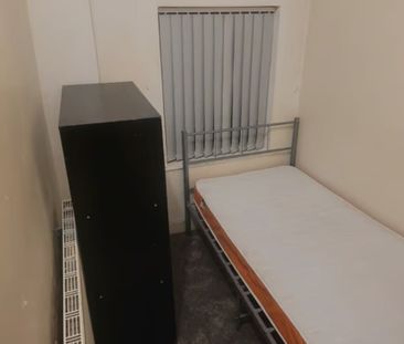 Room in a Shared House, Eva Road, B18 - Photo 3