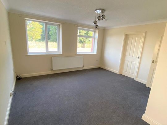 2 bedroom Flat To Let - Photo 1