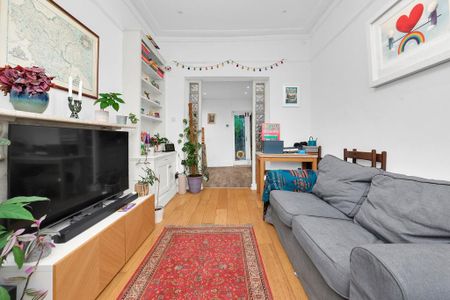 2 bedroom flat to rent - Photo 2
