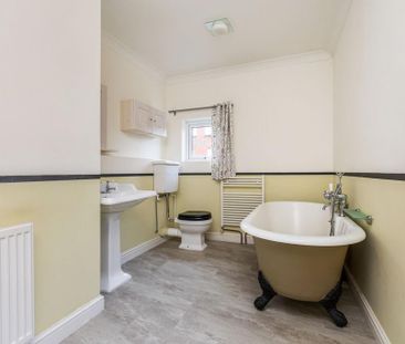 5 bedroom end of terrace house to rent - Photo 1