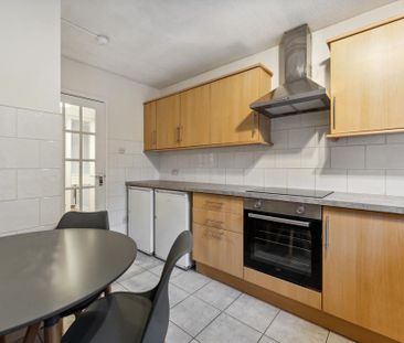 2 bedroom ground floor flat to rent - Photo 1