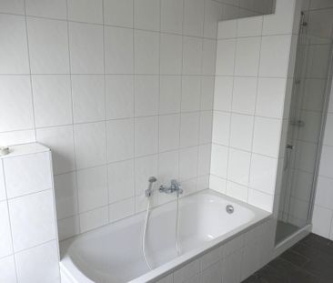 Großzügige 3 Zimmer Wohnung mit Top-Küche und Dachterrasse sofort - Photo 1