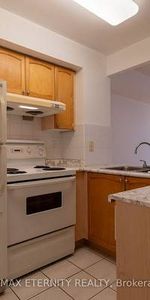 Yonge/Sheppard Bright +Spacious 1Bdrm Freshly Painted 9Ft Ceilings - Photo 4