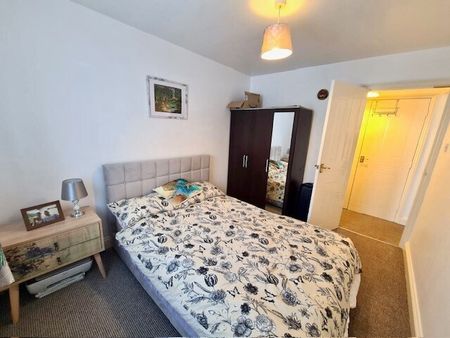 Edinburgh Court, Plaistow, E13, London - Photo 5