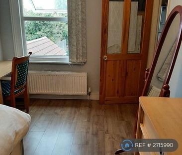 1 bedroom in a house share to rent - Photo 4