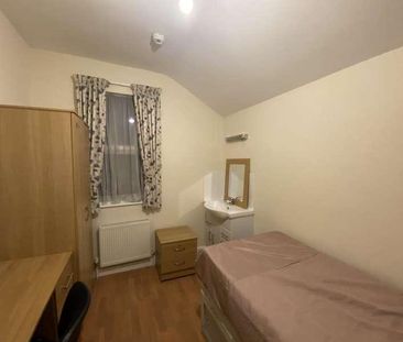 Grange Avenue, Reading, RG6 - Photo 1