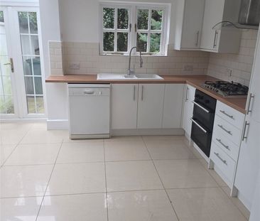 Clavering Avenue is situated in the sought-after Castelnau area of Barnes, a highly desirable South West London neighbourhood renowned for its attractive period properties, and proximity to the River Thames. - Photo 1