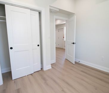 Newly Renovated 1 Bedroom + Den Apartment in Welland! - Photo 3