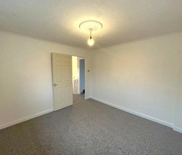 2 bedroom semi-detached house to rent - Photo 5