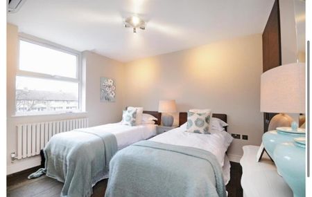 3 bedroom apartment to rent - Photo 3