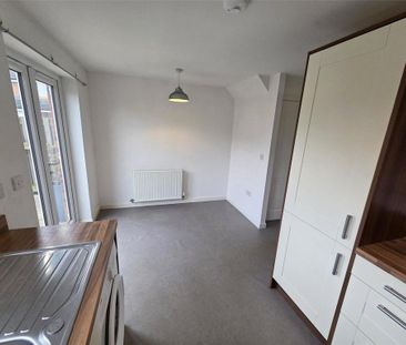 3 bedroom semi-detached house to rent - Photo 3