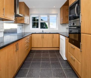 4 bedroom detached house to rent - Photo 2