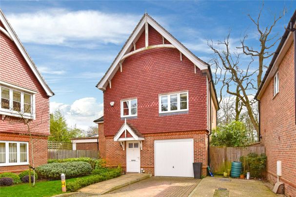 A spacious, modern house with garage and off street parking in private, gated close. - Photo 1