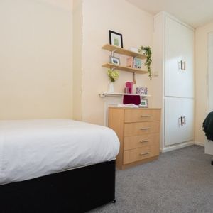 Room 2 – 43 Headingley Avenue, Headingley, Leeds, LS6 3ER - Photo 3