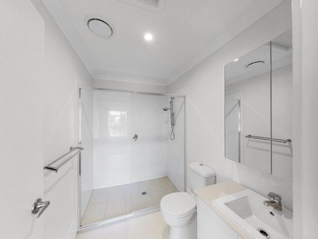 SPACIOUS 3 Bed Townhouse CONVENIENT Location - Photo 5