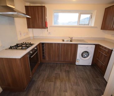 3 bedroom flat to rent - Photo 4