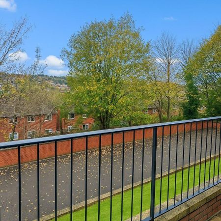 2 bedroom flat to rent - Photo 2