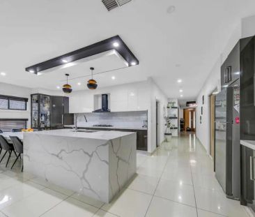 “Perfect for Large Families – 5 Bedrooms & Alfresco Living!” - Photo 5