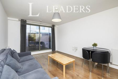 1 bedroom flat to rent - Photo 2