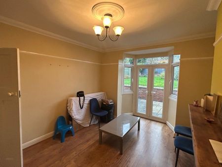 4 bedroom semi-detached house to rent - Photo 5