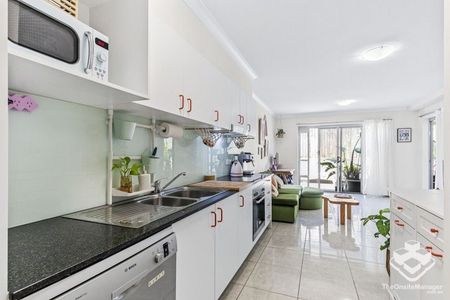 1 bed/1 bath/1 car Apartment in Great Location - Photo 5