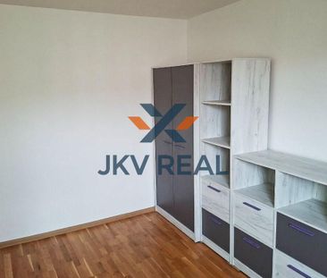 PRENÁJOM: 3-izbový byt štýlový a zrekonštruovaný – ul. Ružová (SNP)... – Fotografia 1
