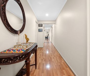 Stunning Family Home in Craigieburn!! - Photo 2