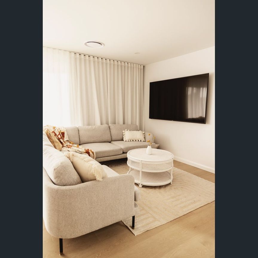 Stunning Botanic Beauty – Your Peaceful Picton Retreat Awaits! - Photo 1